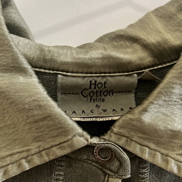 Hot Cotton Petite by MarcWare green button up - Picture 2 of 5